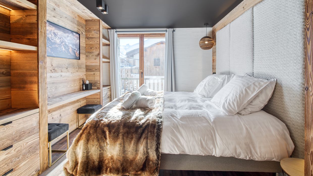 Luxury-Ski-Chalet-Tignes-Eden-Roc-OSC-Bedroom (4).jpg