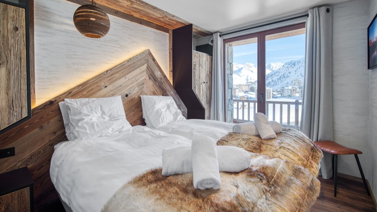 Luxury-Ski-Chalet-Tignes-Eden-Roc-OSC-Bedroom (3).jpg