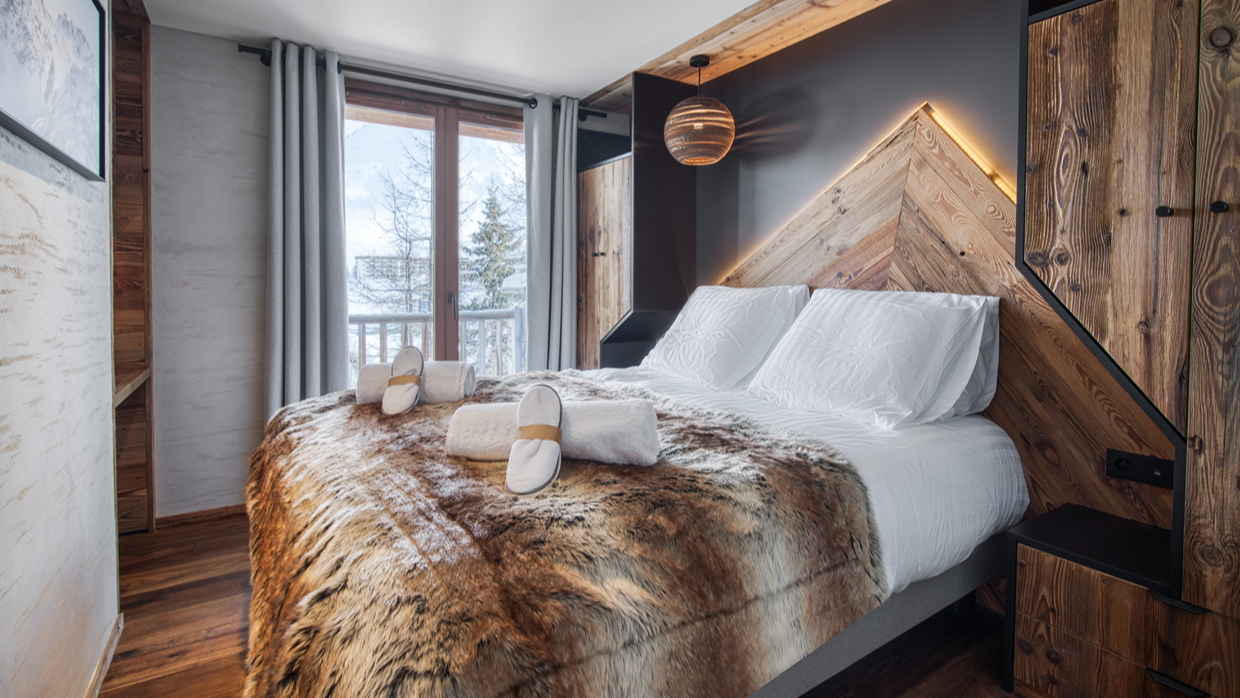 Luxury-Ski-Chalet-Tignes-Eden-Roc-OSC-Bedroom.png