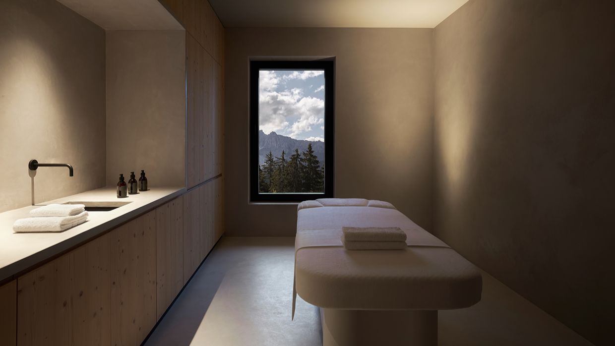 Luxury-Ski-Hotel-Dolomites-Forestis-OSC-Massage room.jpg