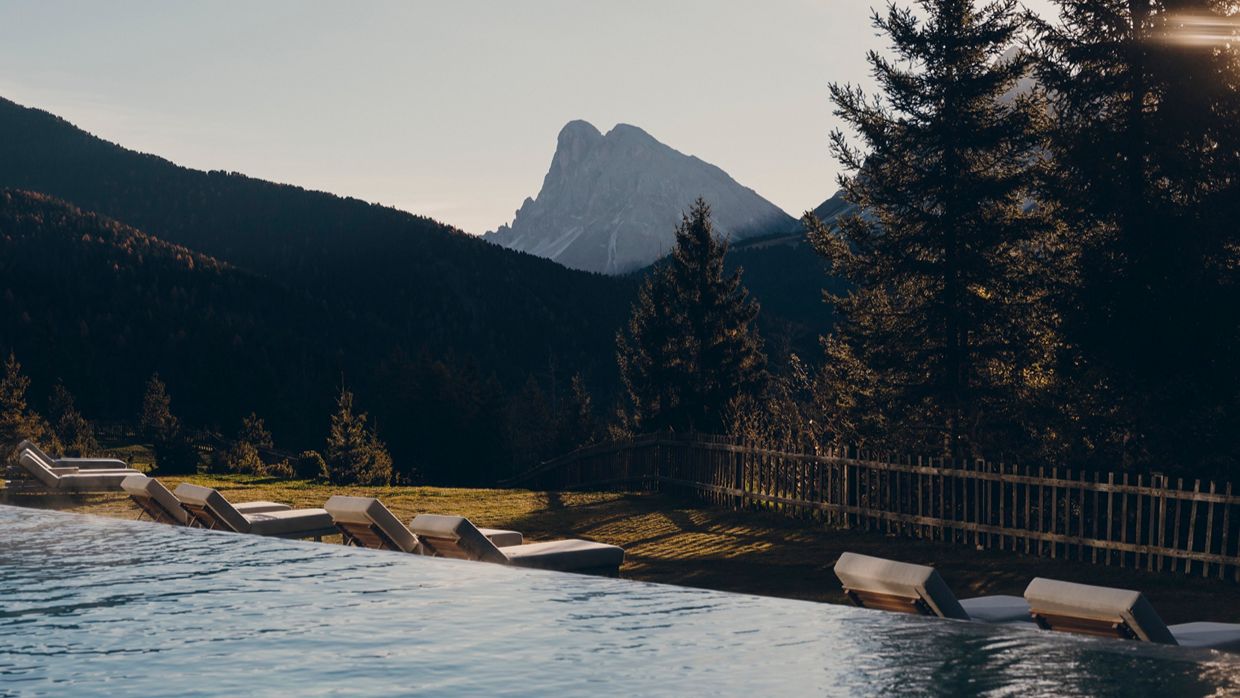 Luxury-Ski-Hotel-Dolomites-Forestis-OSC-Pool.jpg