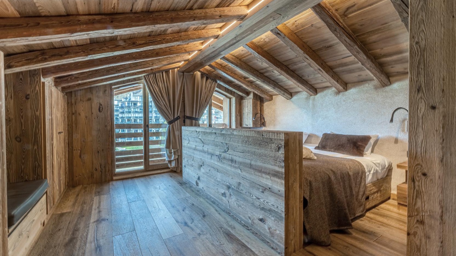Luxury-Ski-Chalet-Val-D-Isere-Chalet-Andes-Oxford-Ski-Bedroom9.jpg