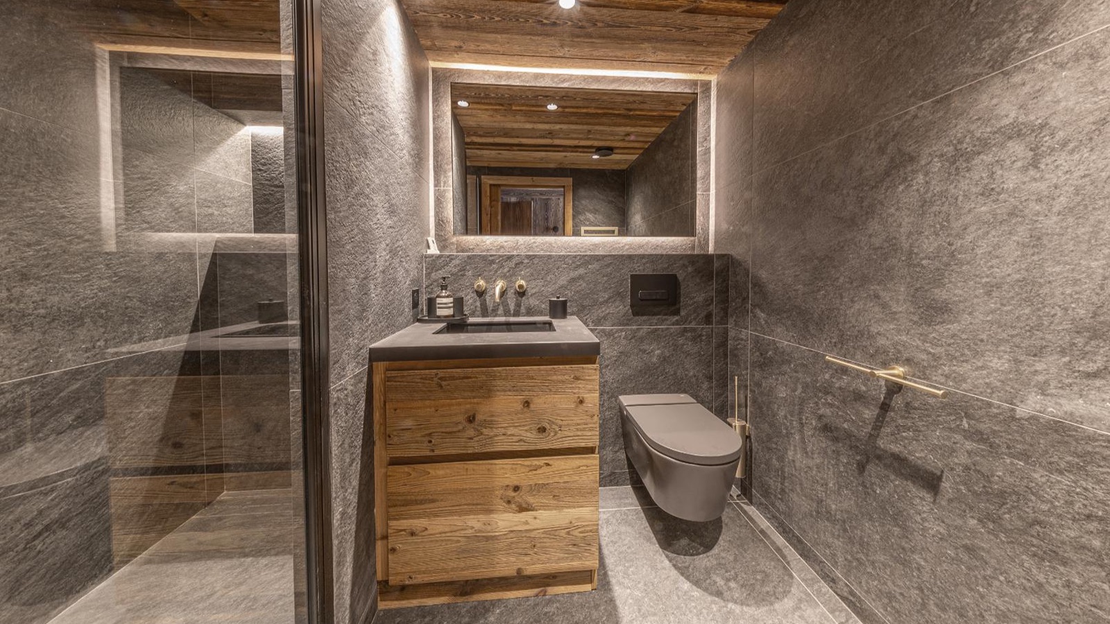 Luxury-Ski-Chalet-Val-D-Isere-Chalet-Andes-Oxford-Ski-Bathroom2.jpg
