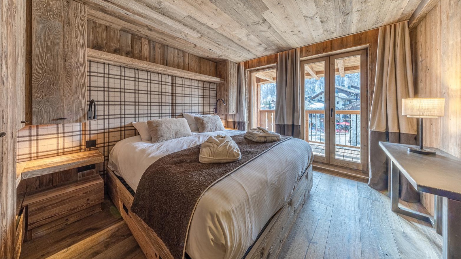 Luxury-Ski-Chalet-Val-D-Isere-Chalet-Andes-Oxford-Ski-Bedroom13.jpg