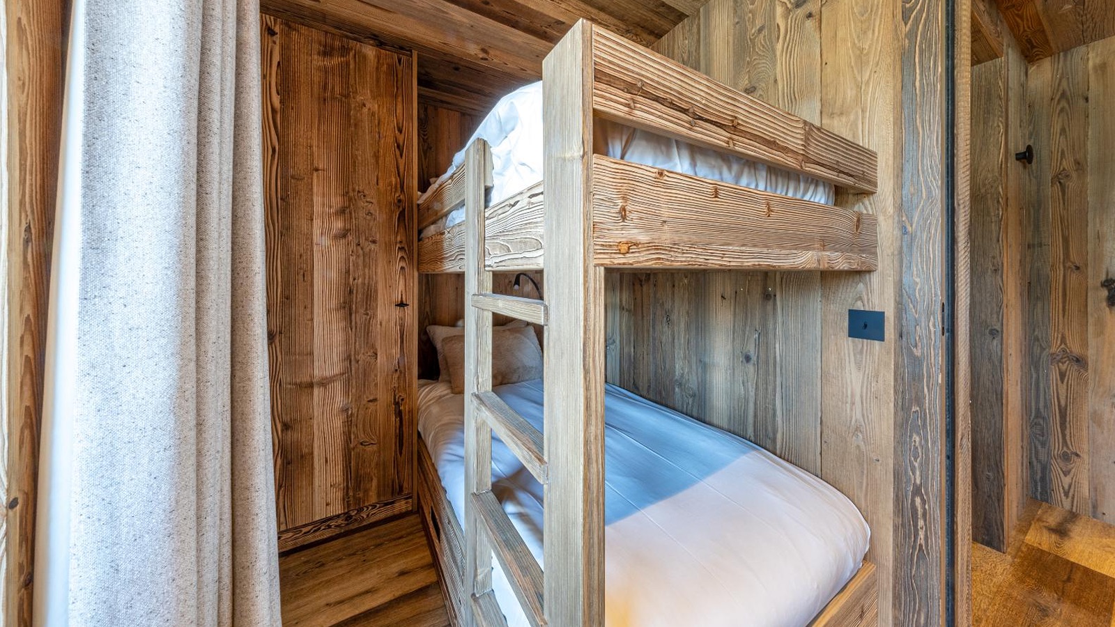 Luxury-Ski-Chalet-Val-D-Isere-Chalet-Andes-Oxford-Ski-Bunk-Bedroom17.jpg