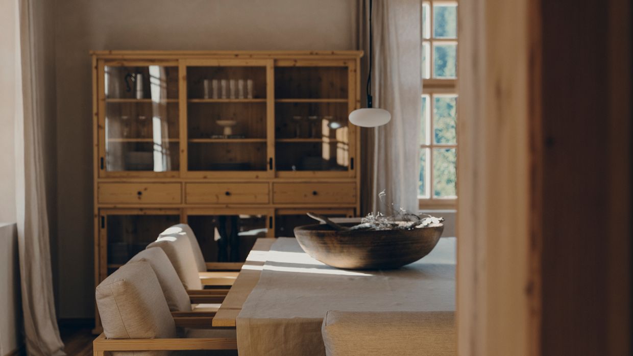 Luxury-Ski-Chalet-Dolomites-OSC-FORESTIS-Villa-Dinning-Room-1.jpg