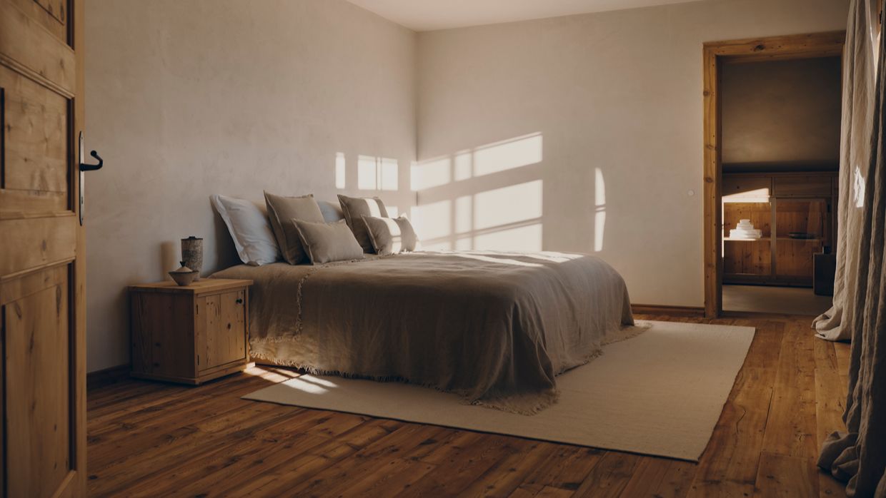 Luxury-Ski-Chalet-Dolomites-OSC-FORESTIS-Villa-Bedroom-6.jpg