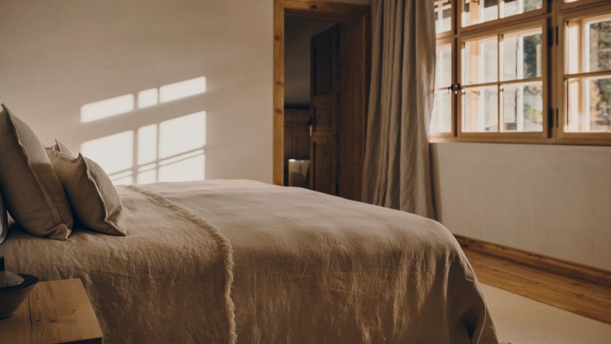Luxury-Ski-Chalet-Dolomites-OSC-FORESTIS-Villa-Bedroom-1.jpg