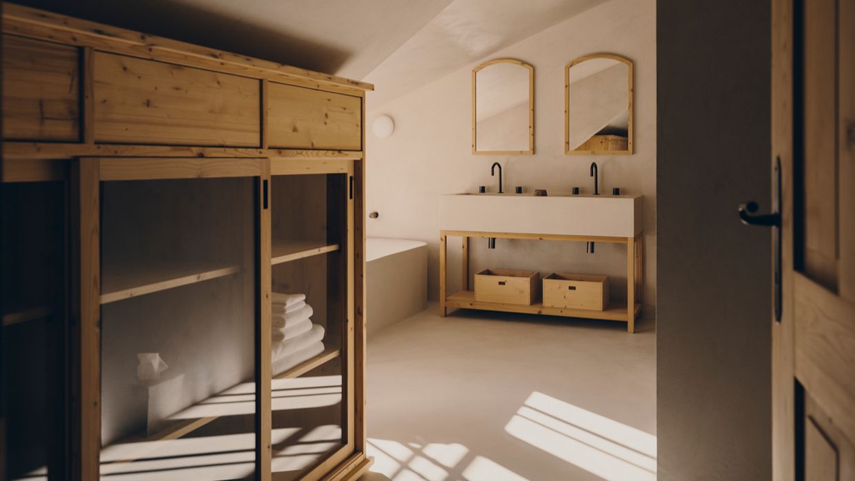 Luxury-Ski-Chalet-Dolomites-OSC-FORESTIS-Villa-Bathroom-1.jpg