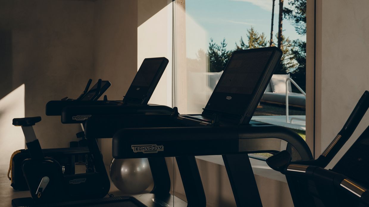Luxury-Ski-Chalet-Dolomites-OSC-FORESTIS-Villa-Gym-1.jpg