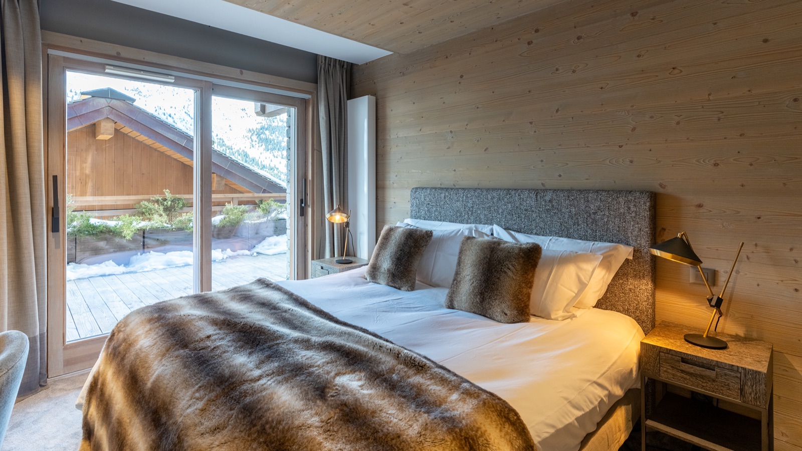 Luxury-Ski-Resort-Meribel-Chalet-Doron-Oxford-Ski-bedroom9.jpg