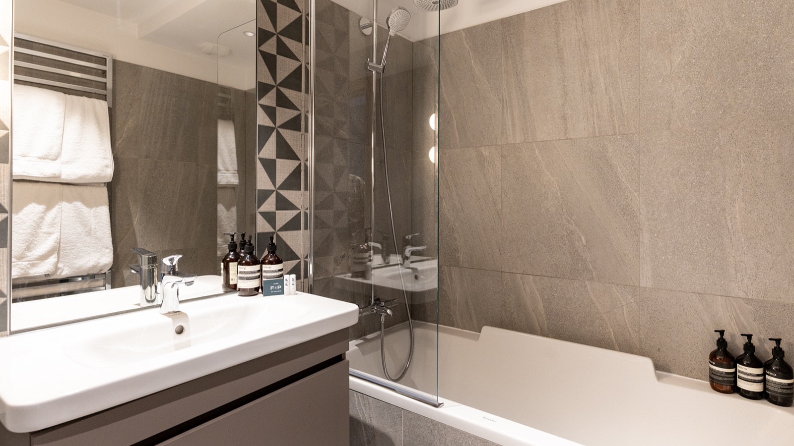 Luxury-Ski-Resort-Meribel-Chalet-Doron-Oxford-Ski-bathroom3.jpg