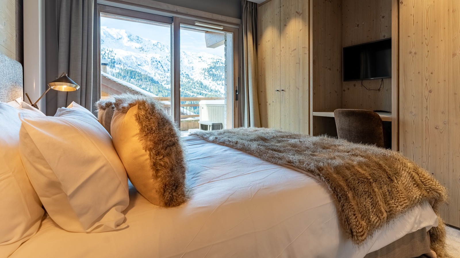 Luxury-Ski-Resort-Meribel-Chalet-Doron-Oxford-Ski-bedroom12.jpg