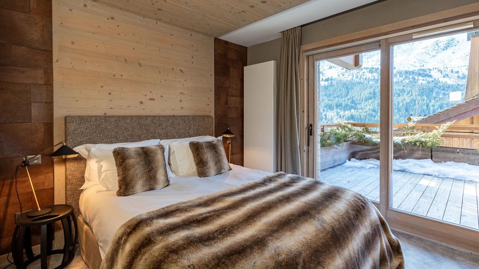 Luxury-Ski-Resort-Meribel-Chalet-Doron-Oxford-Ski-bedroom16.jpg
