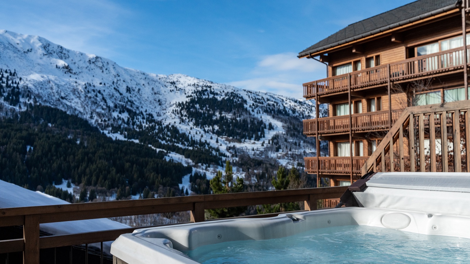 Luxury-Ski-Resort-Meribel-Chalet-Doron-Oxford-Ski-hot-tub2.jpg