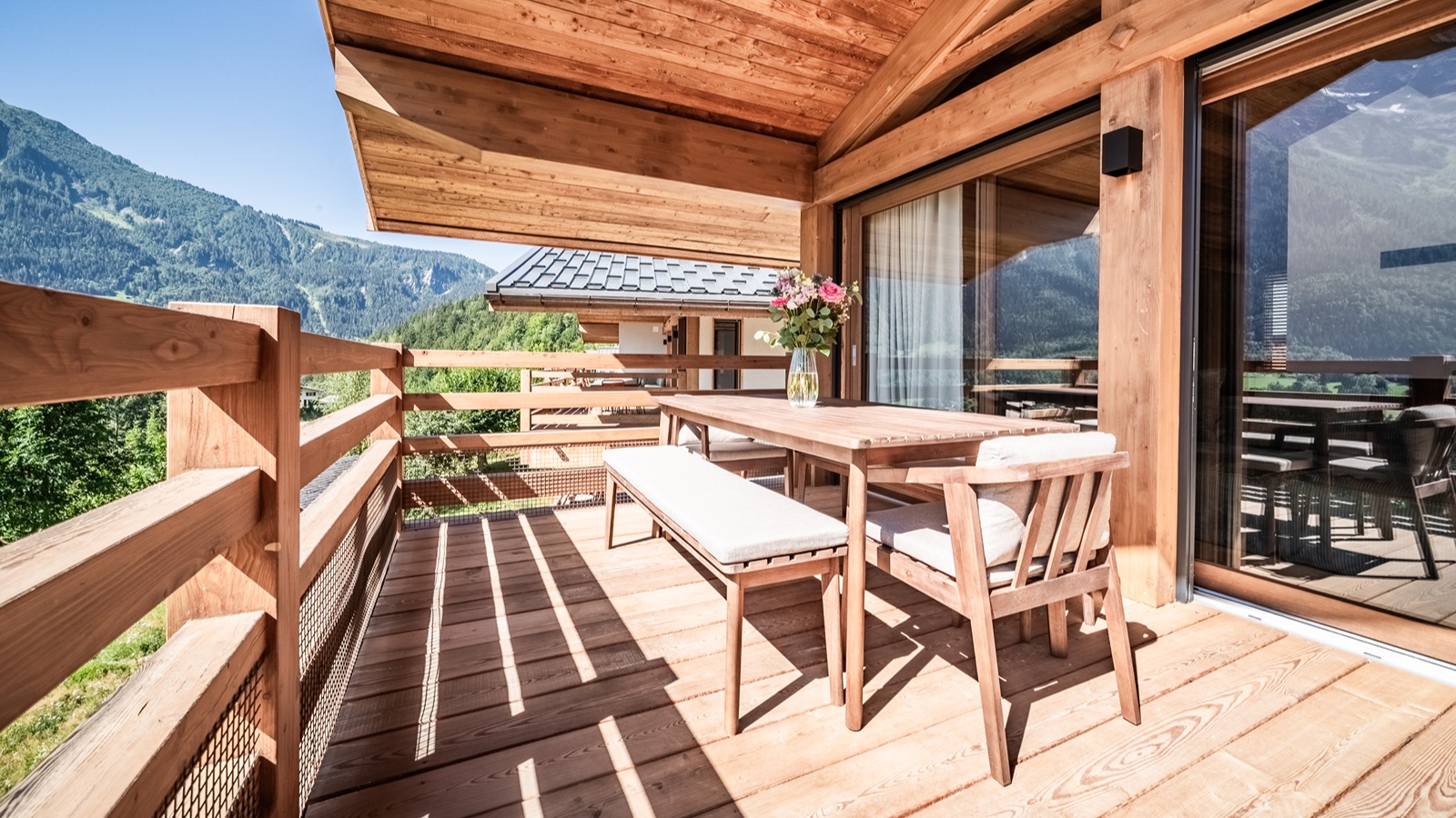Luxury-Ski-Chalet-Chamonix-Chalet-Foxden-Oxford-Ski-Terrace4.jpg