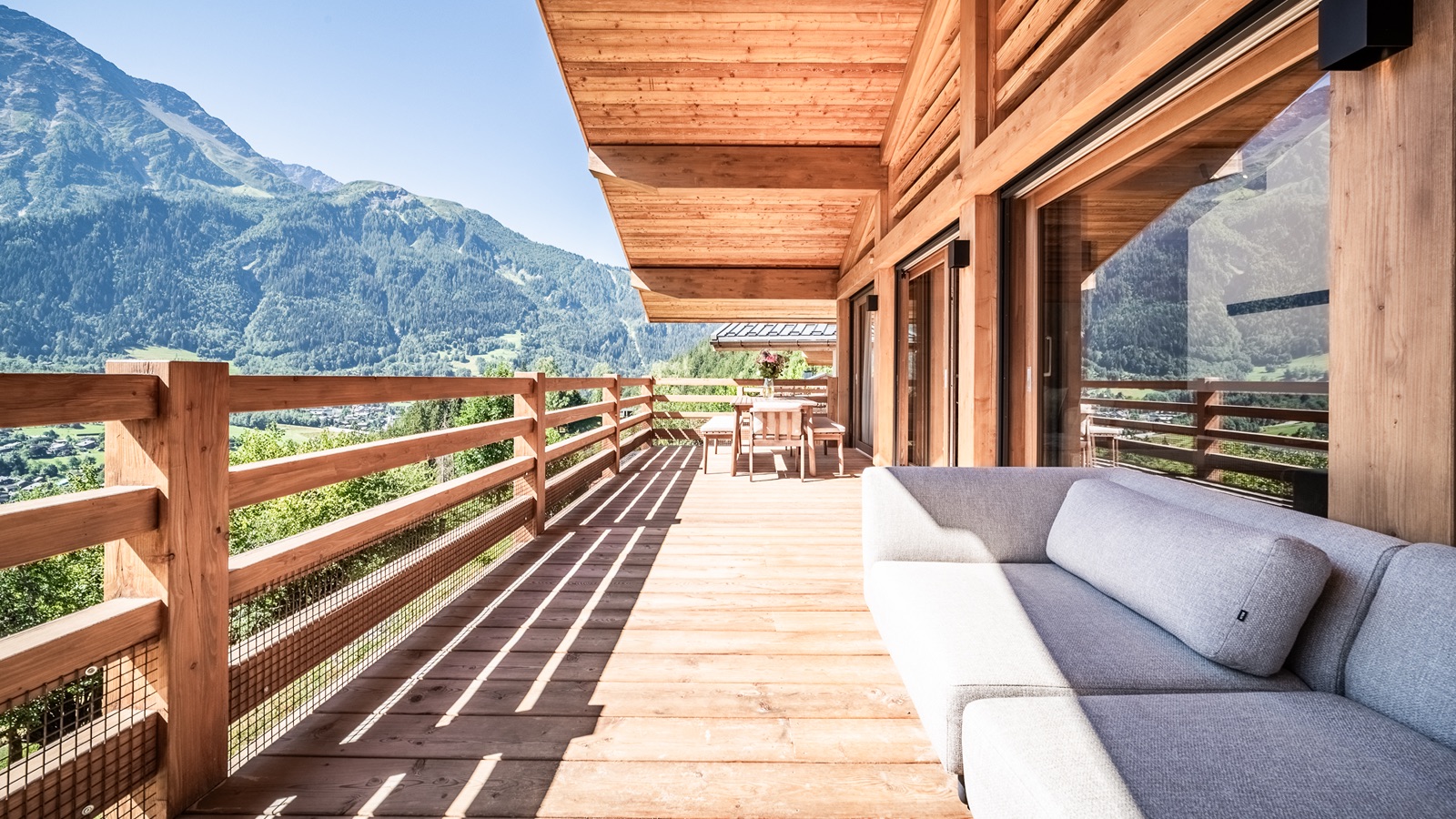 Luxury-Ski-Chalet-Chamonix-Chalet-Foxden-Oxford-Ski-Terrace2.jpg