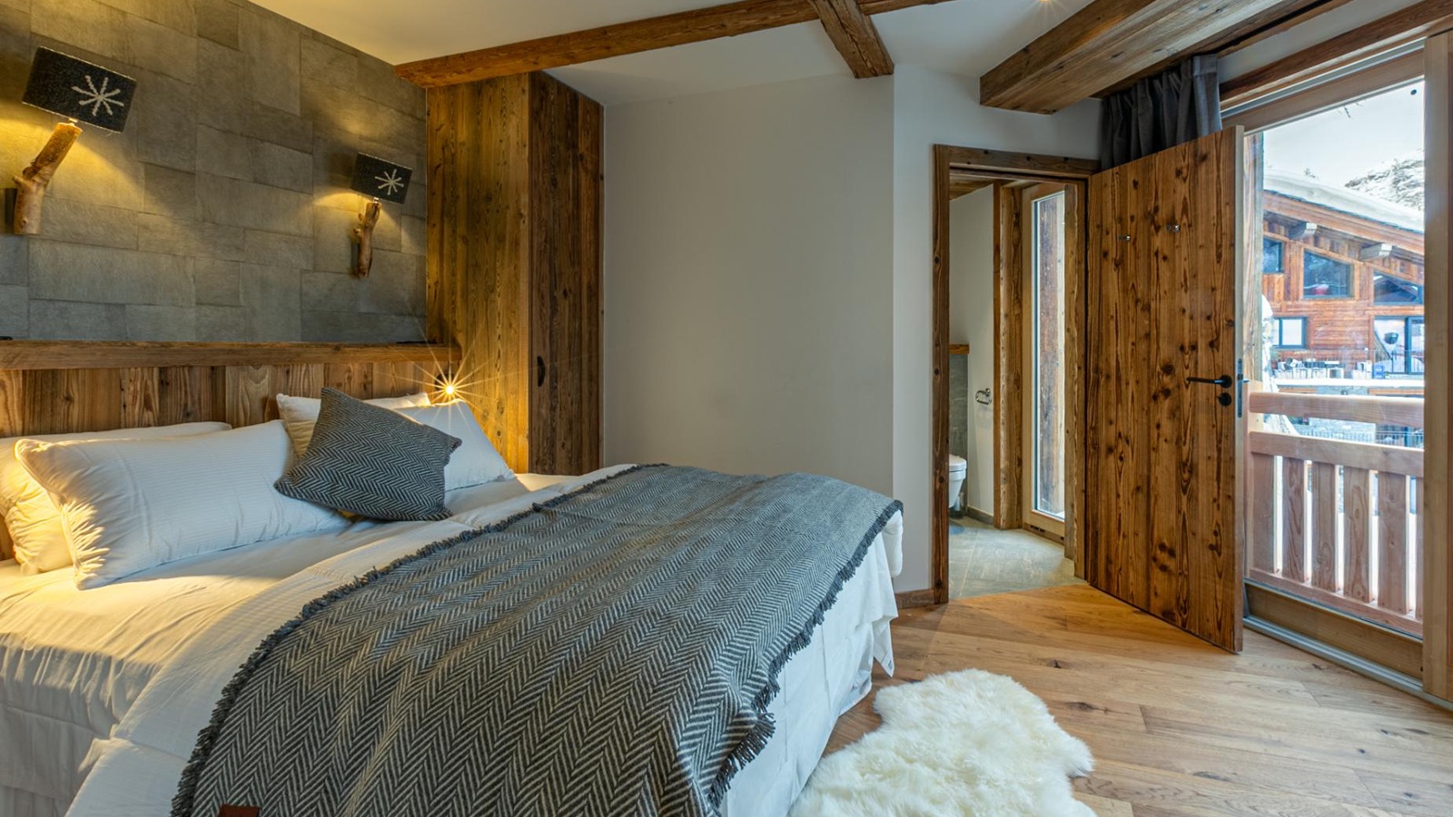 Luxury-Ski-Chalet-Val'd'Isere-Chalet-Falaise-Oxford-Ski-Bedroom1.jpg