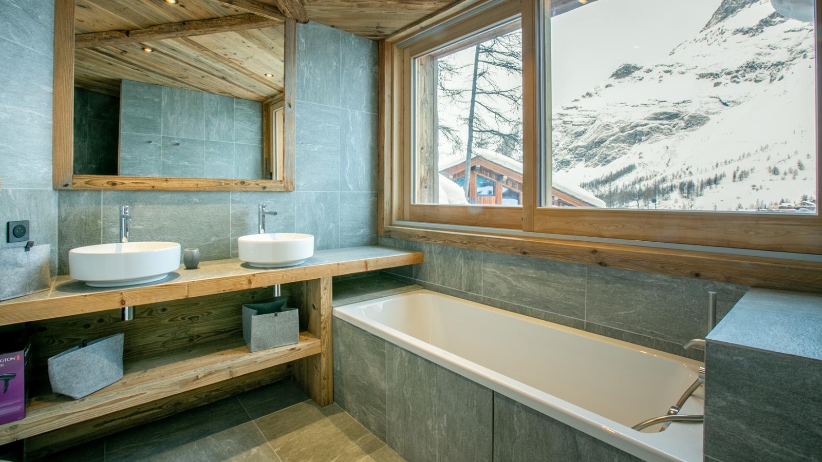 Luxury-Ski-Chalet-Val'd'Isere-Chalet-Falaise-Oxford-Ski-Bathroom.jpg