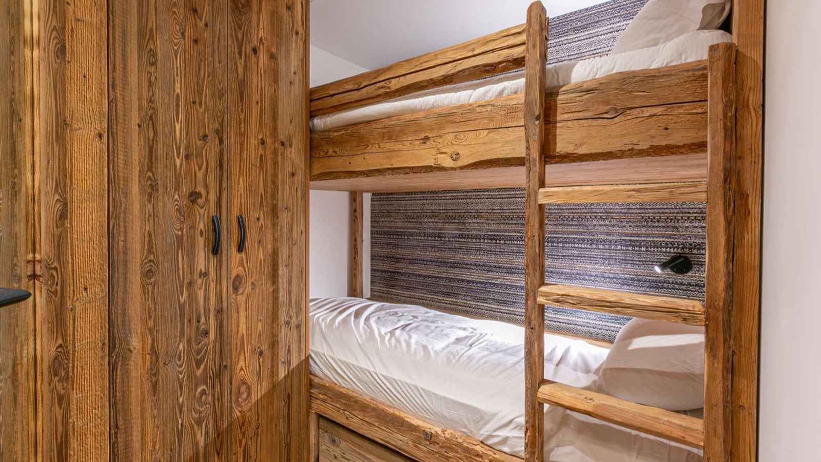 Luxury-Ski-Chalet-Val'd'Isere-Chalet-Falaise-Oxford-Ski-Bunk-Bedroom6.jpg