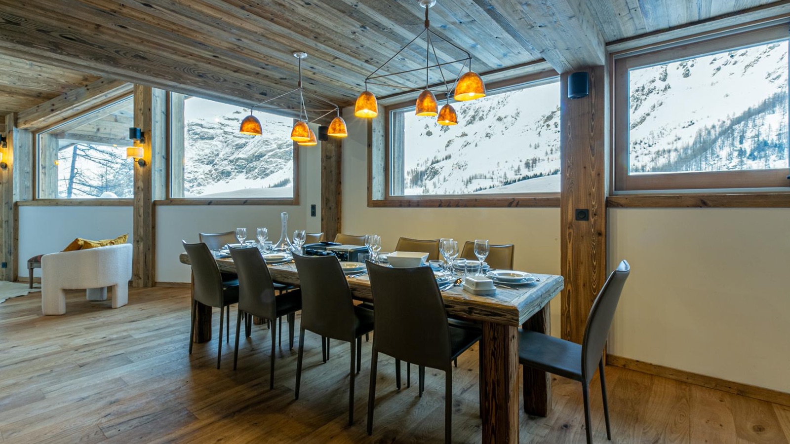 Luxury-Ski-Chalet-Val'd'Isere-Chalet-Falaise-Oxford-Ski-Dining.jpg