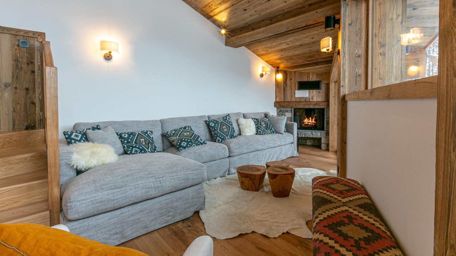 Luxury-Ski-Chalet-Val'd'Isere-Chalet-Falaise-Oxford-Ski-Lounge.jpg