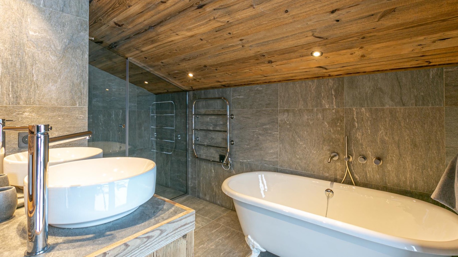 Luxury-Ski-Chalet-Val'd'Isere-Chalet-Falaise-Oxford-Ski-Bathroom3.jpg