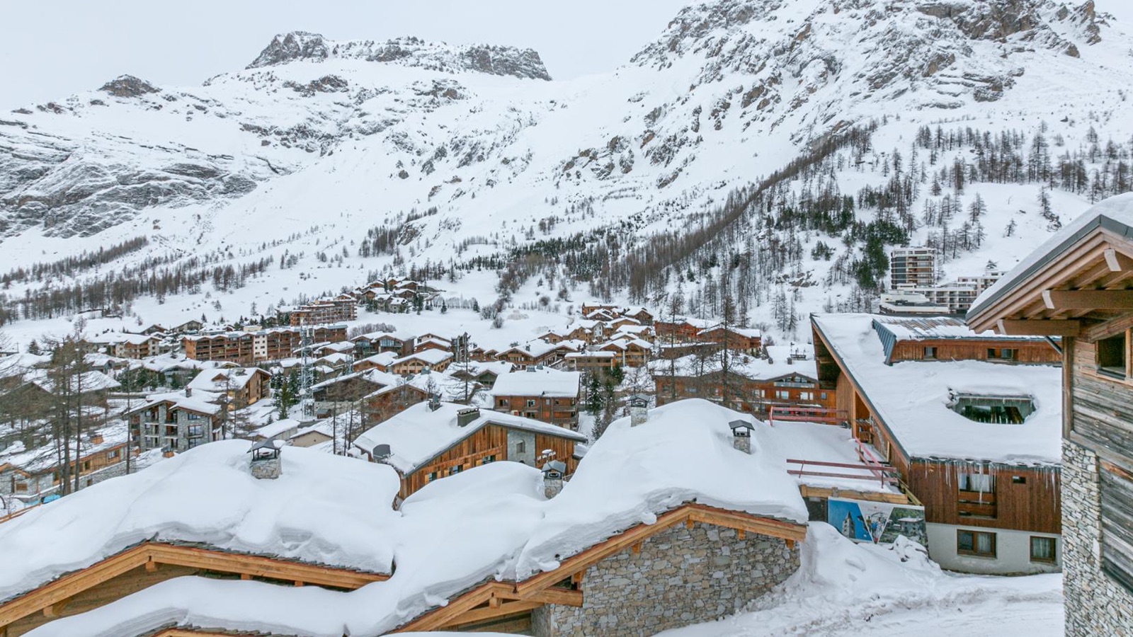Luxury-Ski-Chalet-Val'd'Isere-Chalet-Falaise-Oxford-Ski-Exterior.jpg