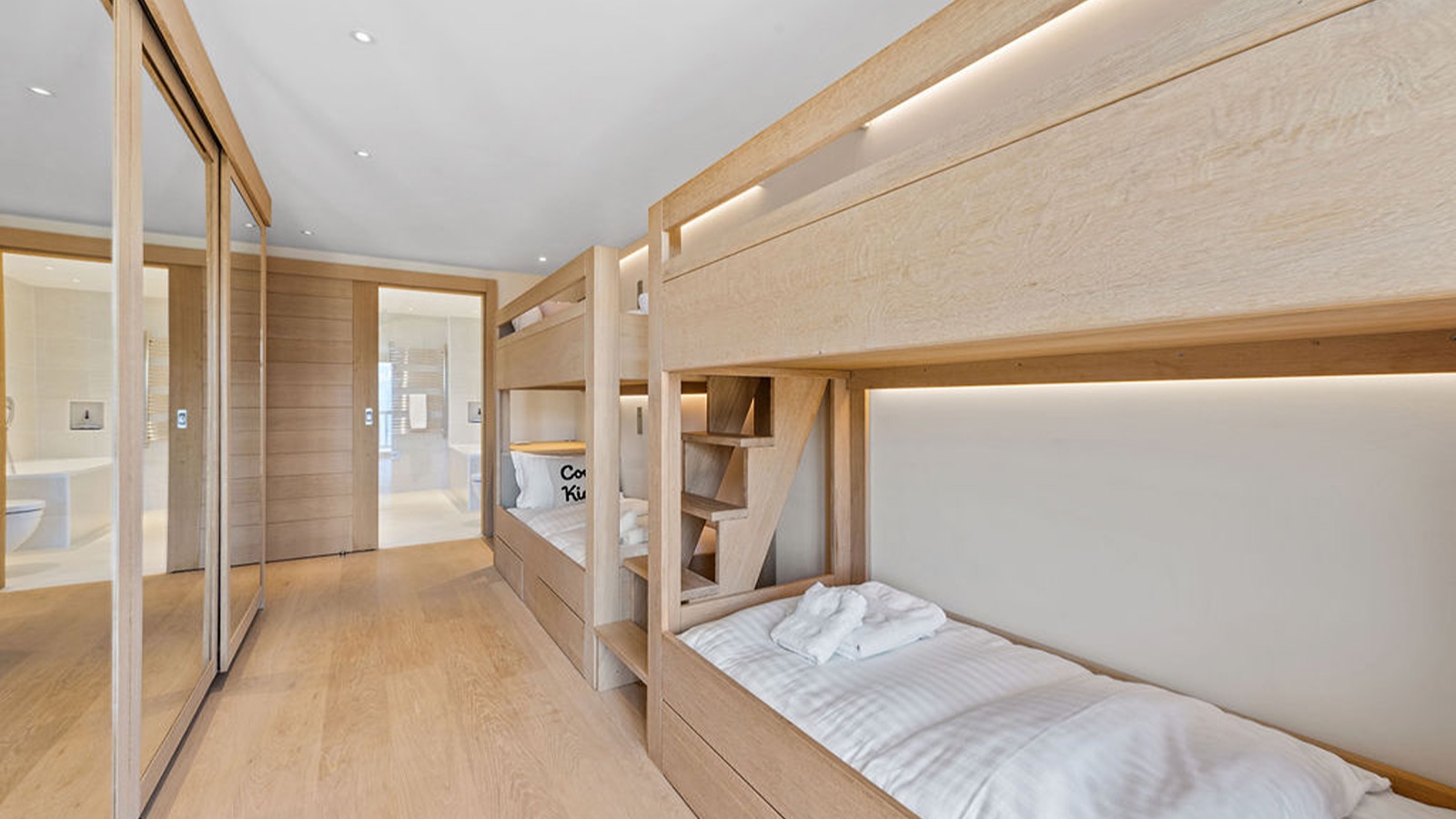 Luxury-Ski-Chalet-Veysonnaz-Chalet-des-Etoiles-Oxford-Ski-Bunk-Bedroom6.jpg