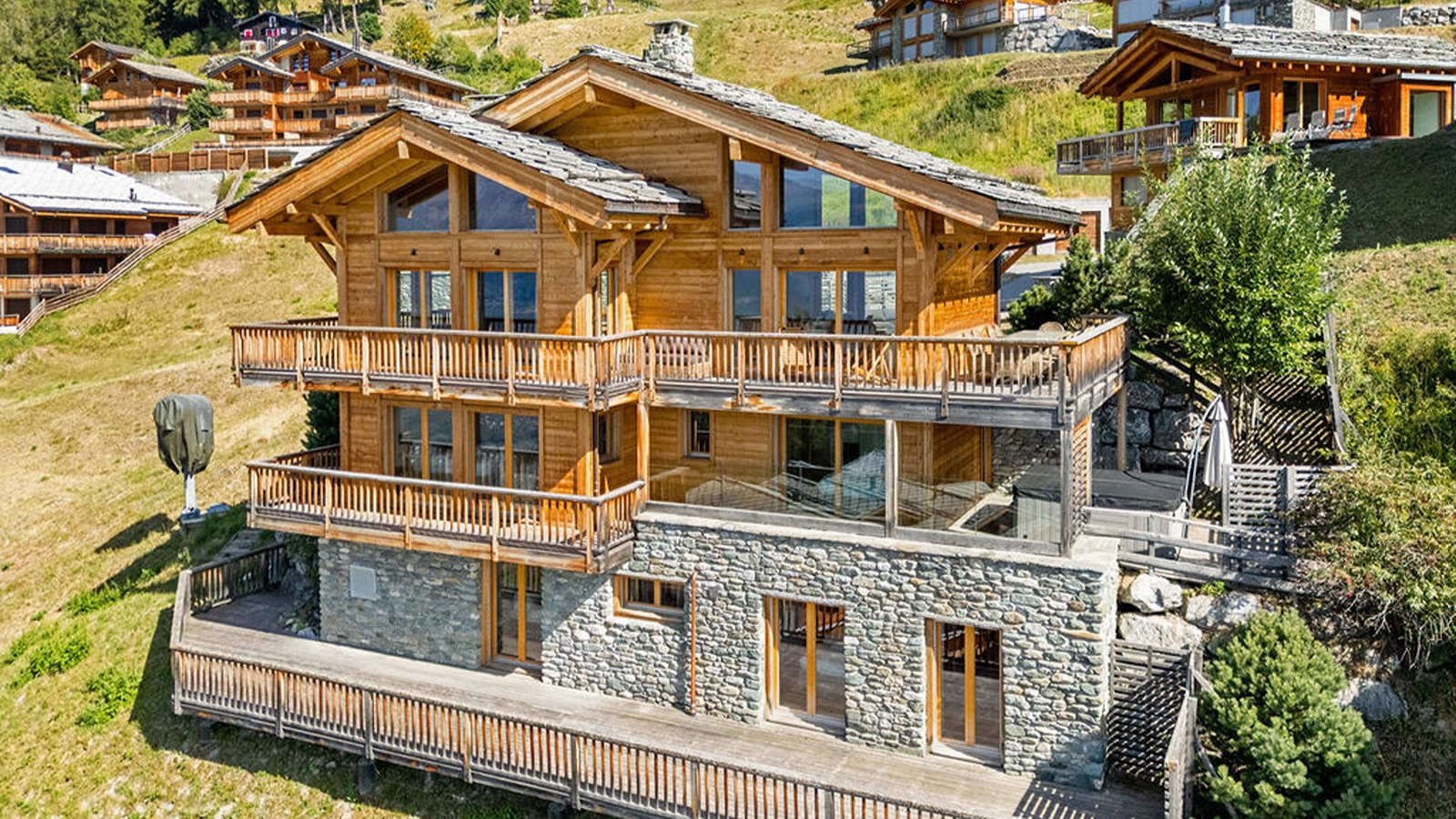 Luxury-Ski-Chalet-Veysonnaz-Chalet-des-Etoiles-Oxford-Ski-Exterior.jpg