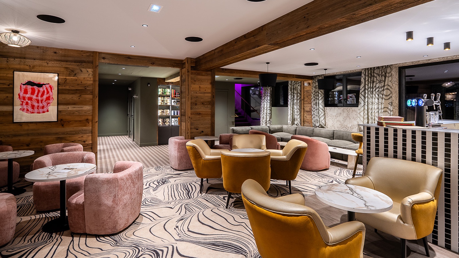 Luxury-Ski-Chalet-Courchevel-1650-Sundance-Oxford-Ski-Living-Area.jpg