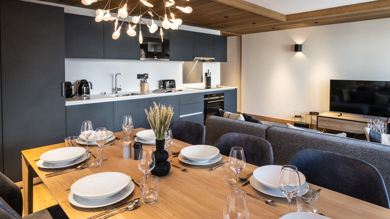 Luxury-Ski-Chalet-Courchevel-1650-Sundance-Oxford-Ski-Dining.jpg