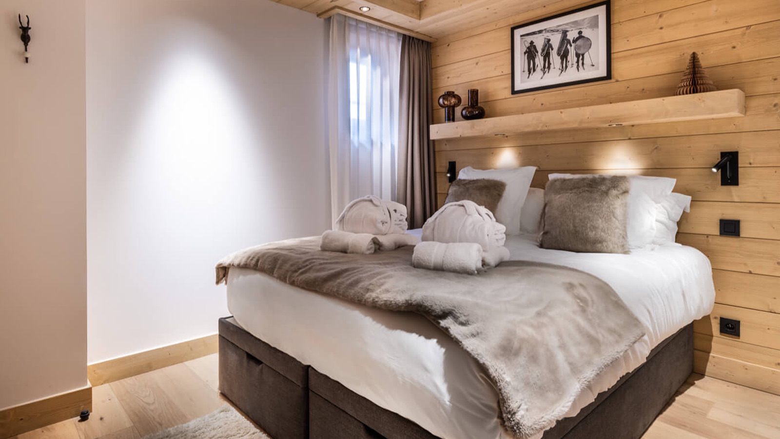 Luxury-Ski-Chalet-Courchevel-1650-Sundance-Oxford-Ski-Bedroom14.jpg