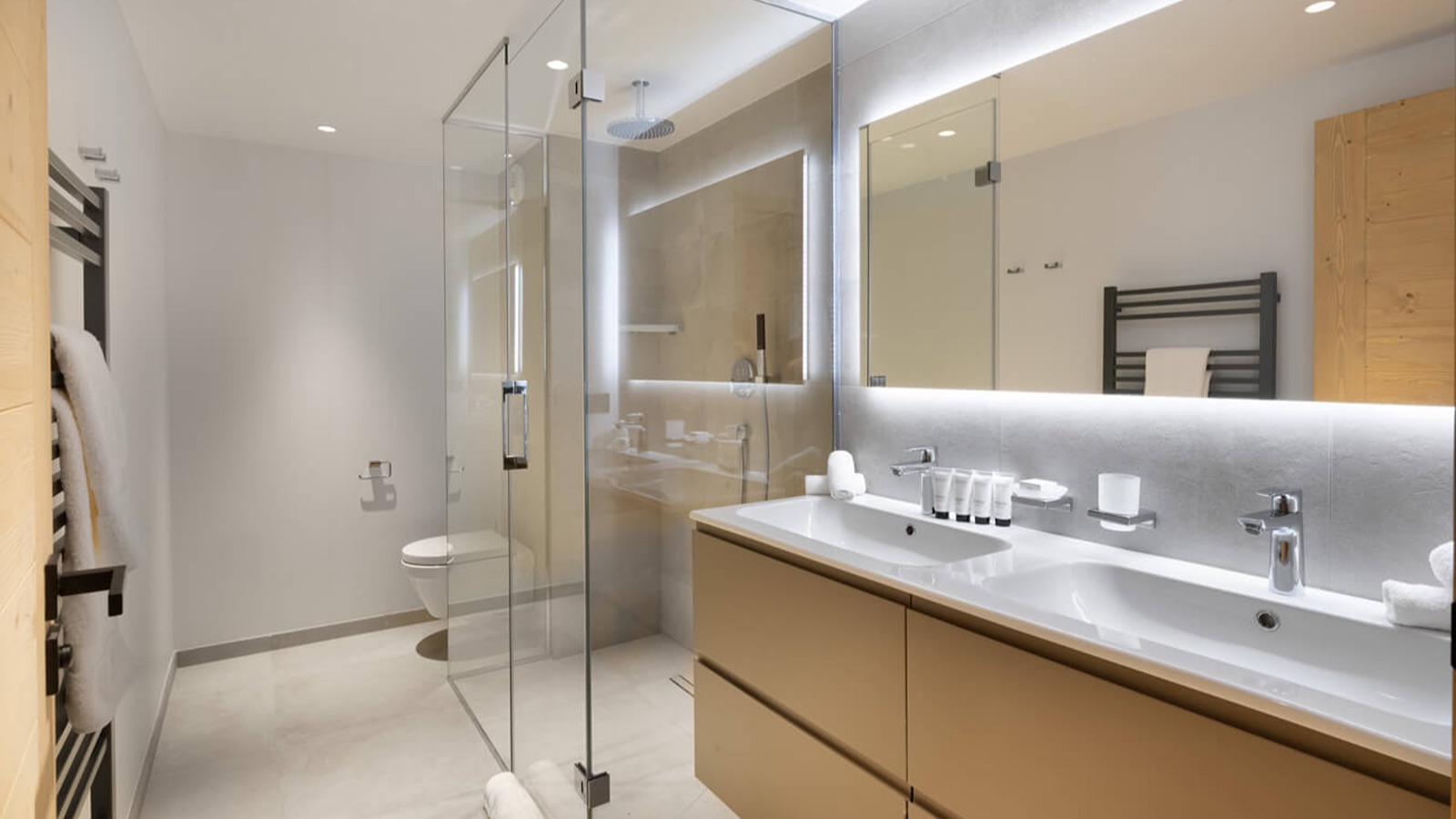 Luxury-Ski-Chalet-Courchevel-1650-Sundance-Oxford-Ski-Bathroom.jpg