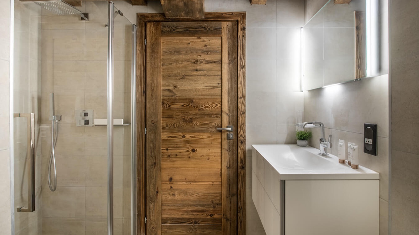Luxury-Ski-Chalet-Courchevel-1650-Sundance-Oxford-Ski-Bathroom3.jpg