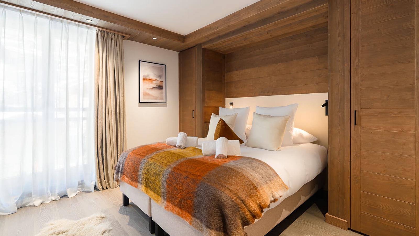 Luxury-Ski-Chalet-Courchevel-1650-Steamboat-Oxford-Ski-Bedroom9.jpg
