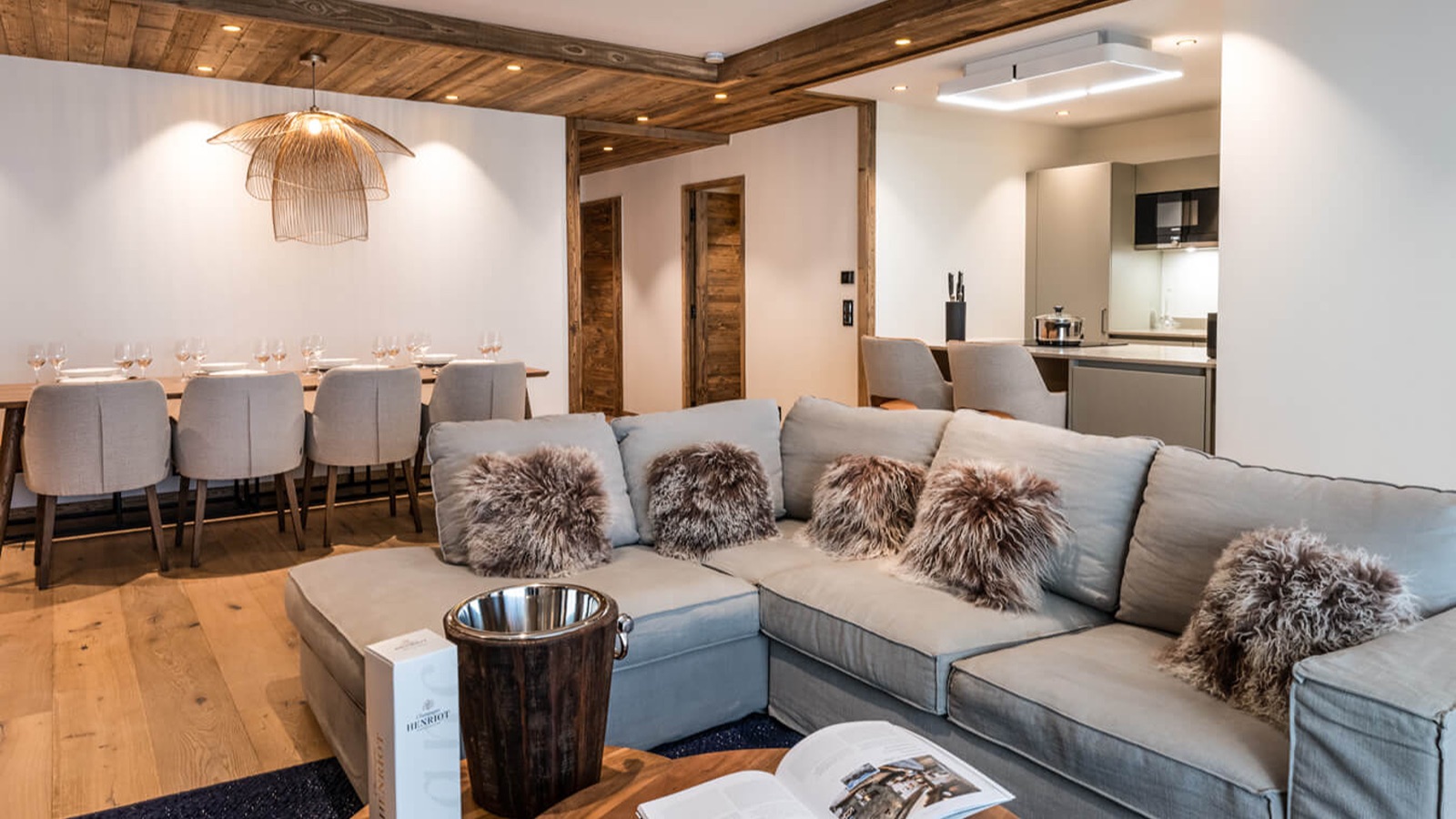 Luxury-Ski-Chalet-Courchevel-1650-Steamboat-Oxford-Ski-Lounge10.jpg