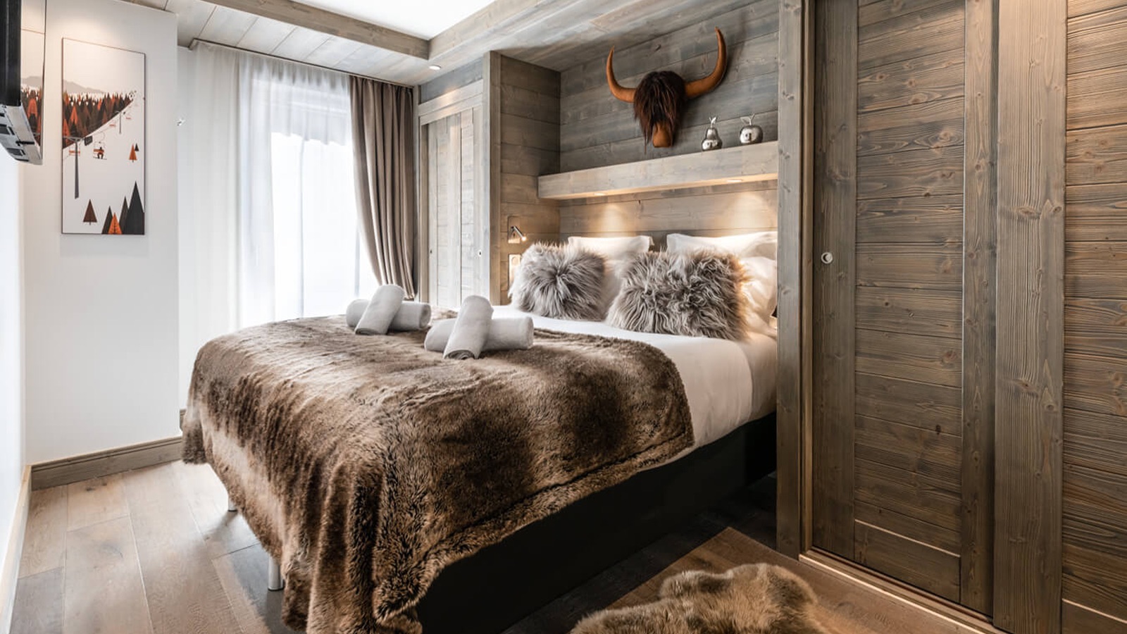 Luxury-Ski-Chalet-Courchevel-1650-Steamboat-Oxford-Ski-Bedroom13.jpg