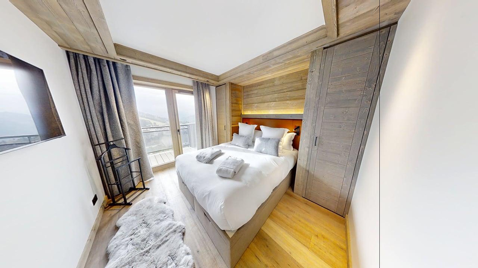 Luxury-Ski-Chalet-Courchevel-1650-Steamboat-Oxford-Ski-Bedroom17.jpg