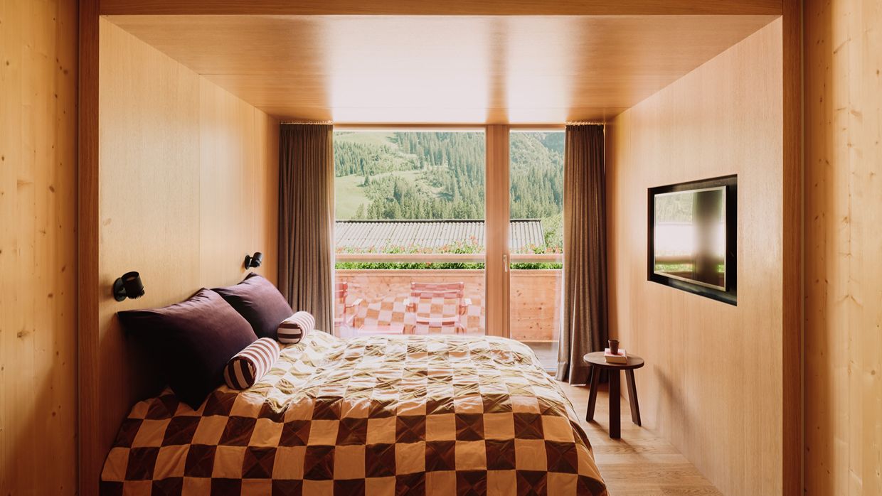 Luxury-Ski-Hotel-Lech-RoteWand-OSC- Bedroom (2).jpg