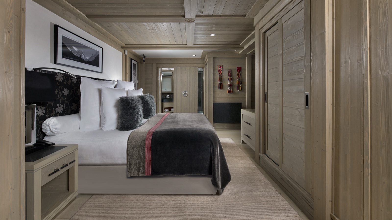 Luxury-Ski-Chalet-Courchevel-1850-Chalet-Panmah-Oxford-Ski-Bedroom1.jpg