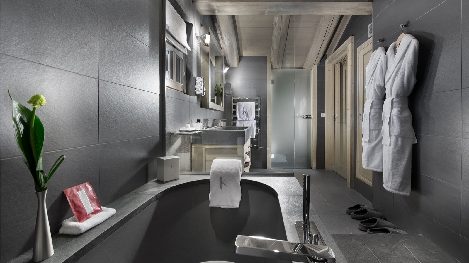 Luxury-Ski-Chalet-Courchevel-1850-Chalet-Panmah-Oxford-Ski-Bathroom4.jpg