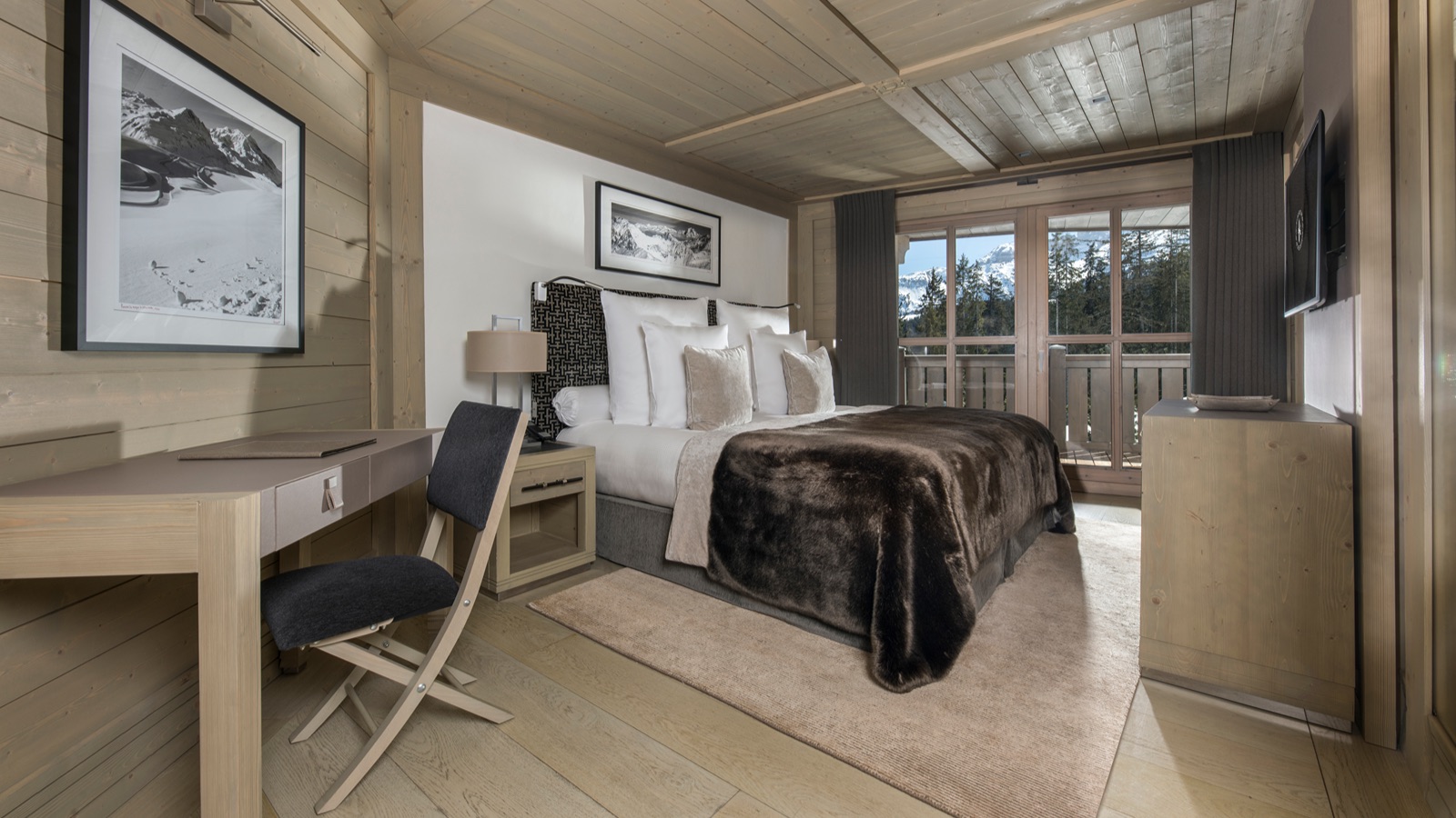 Luxury-Ski-Chalet-Courchevel-1850-Chalet-Muztagh-Oxford-Ski-Bedroom1.jpg