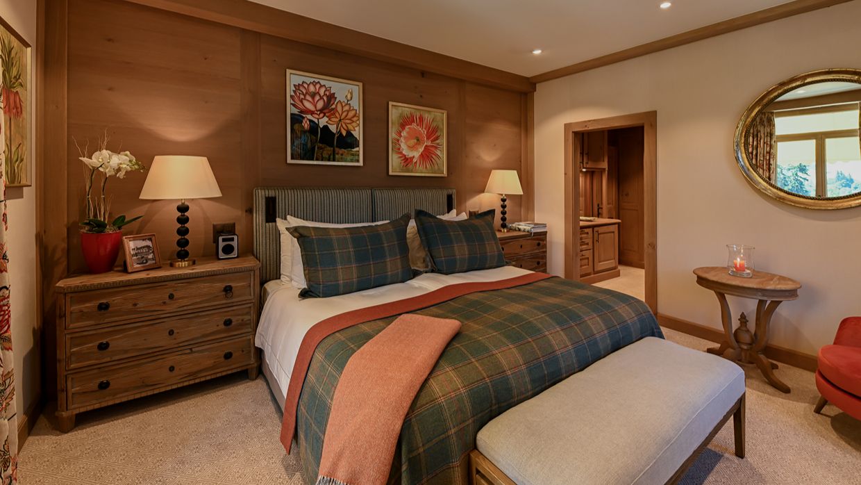 Luxury-Ski-Hotel-Gstaad-GstaadPalace-OSC-Bedroom (3).jpg