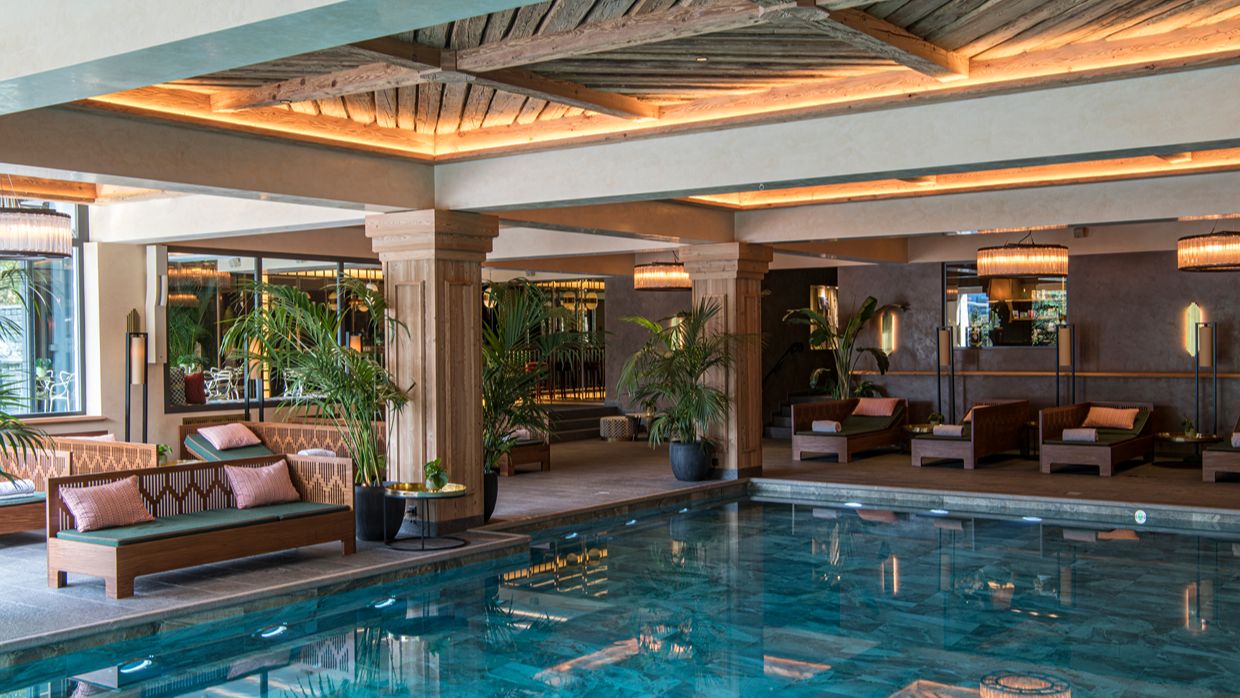 Luxury-Ski-Hotel-Gstaad-GstaadPalace-OSC-Pool (4).jpg