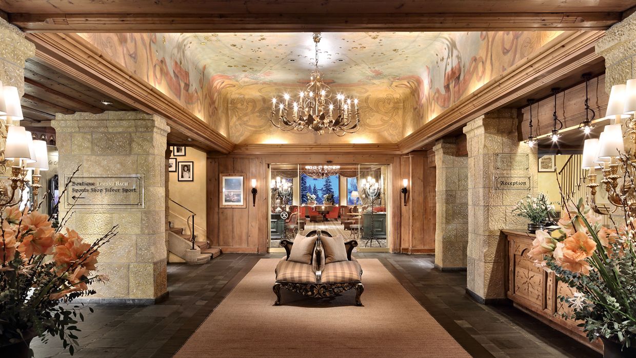 Luxury-Ski-Hotel-Gstaad-GstaadPalace-OSC-Entrance.jpg