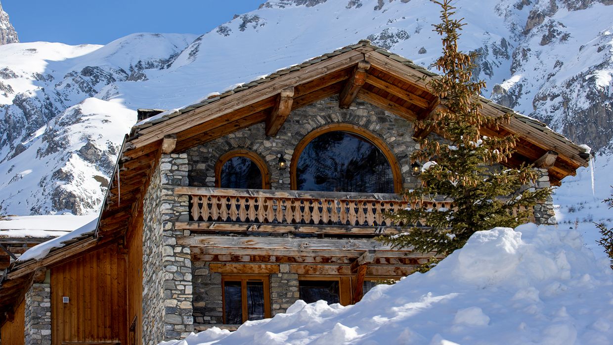 Luxury-Ski-Chalet-Vald'Isere-ChaletLaBouclia-OSC-Chalet (3).jpg