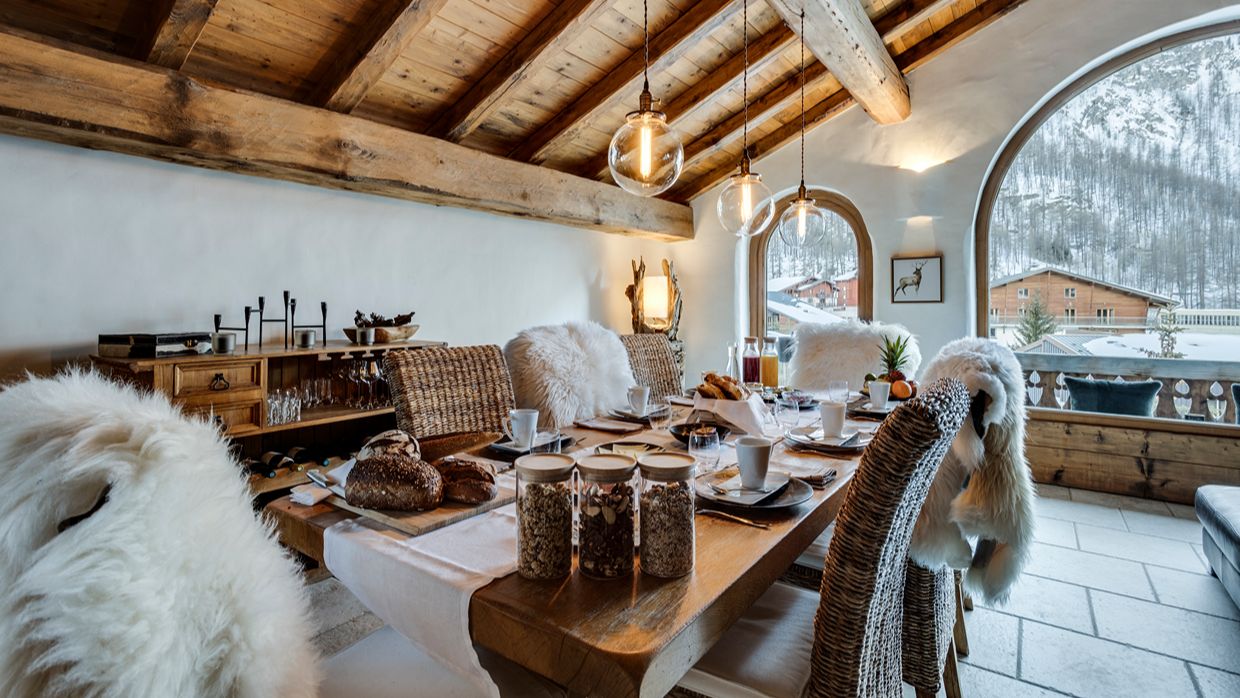 Luxury-Ski-Chalet-Vald'Isere-ChaletLaBouclia-OSC-Dining (4).jpg
