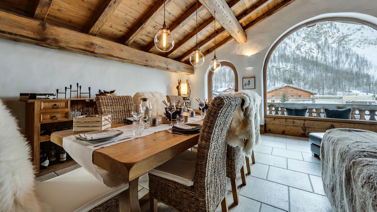 Luxury-Ski-Chalet-Vald'Isere-ChaletLaBouclia-OSC-Dining (1).jpg
