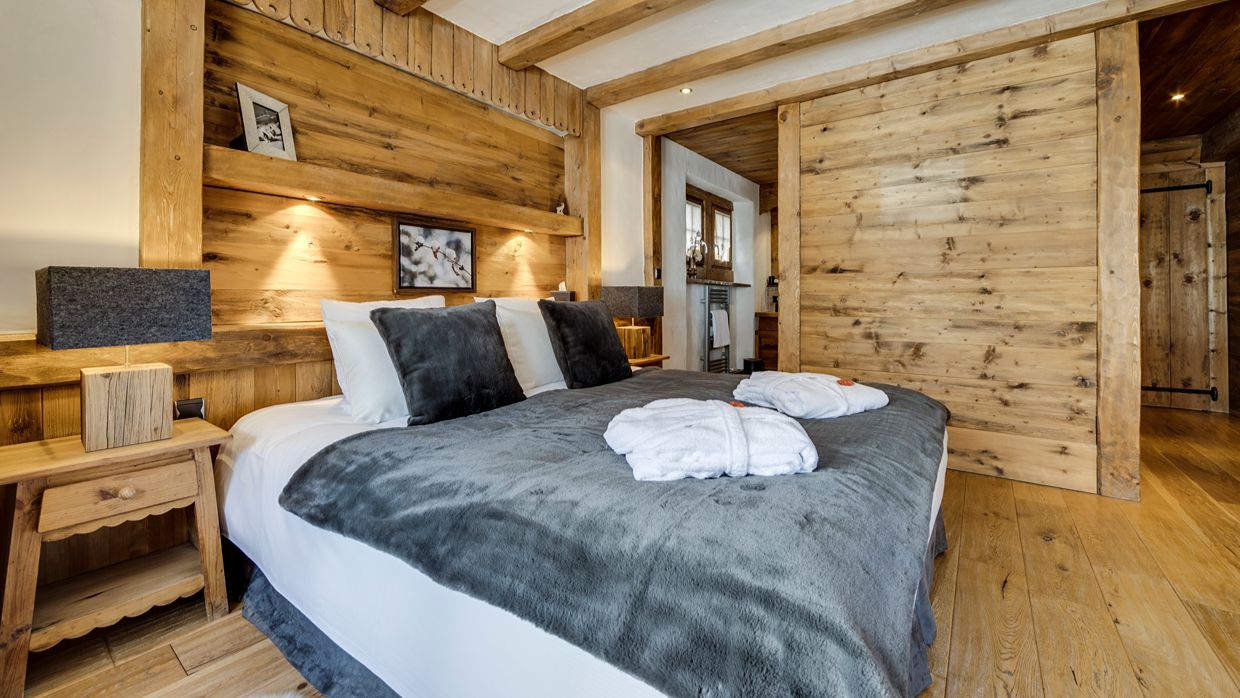 Luxury-Ski-Chalet-Vald'Isere-ChaletLaBouclia-OSC-Bedroom (6).jpg